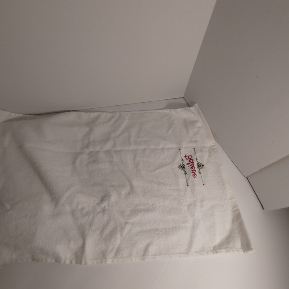 2 Holiday Hand Towels Soft White Red Letters Believe - Picture 4 of 7